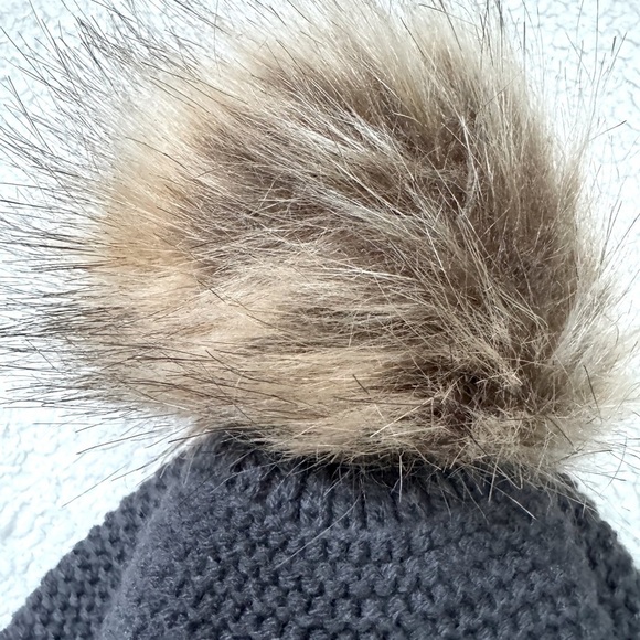 Gortex Charcoal Knit Beanie with faux Fur Pop-Pom. 100% Acrylic. MPG4003971. - Picture 2 of 7